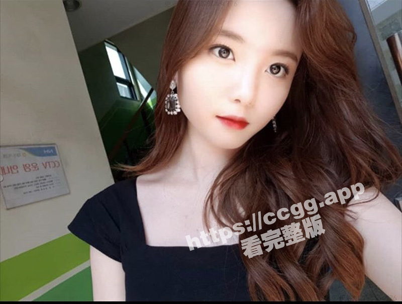 高颜值反差女白领 李始宇 不雅私拍泄密 对镜自慰内裤擦淫水 良家气息荡然无存！