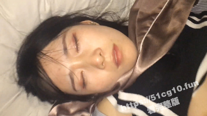 重庆房地产女销售 梁柯琳 吃宵夜被客户灌酒醉奸 各种玩弄抽插 浓精颜射脸上！