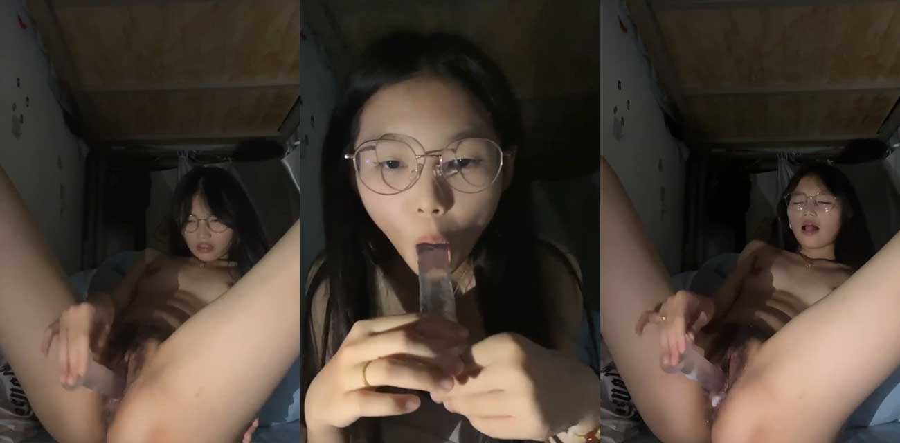 清纯学生妹网黄 困困兔 福利作品合集 一起来看眼镜学生妹拉闺蜜下海之路！