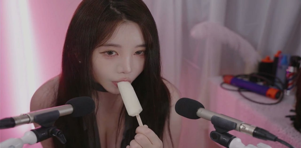 韩国ASMR女王 Yoonying 福利作品合集 风骚舔麦淫声销魂 撩人酥胸魅力四射！