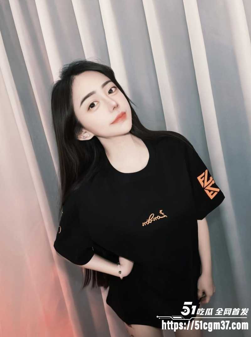 高颜巨乳嫩妹 jiee2 早期下海揉奶骚舞视频流出 尽情扭腰摆臀 骚浪姿态一秒硬！