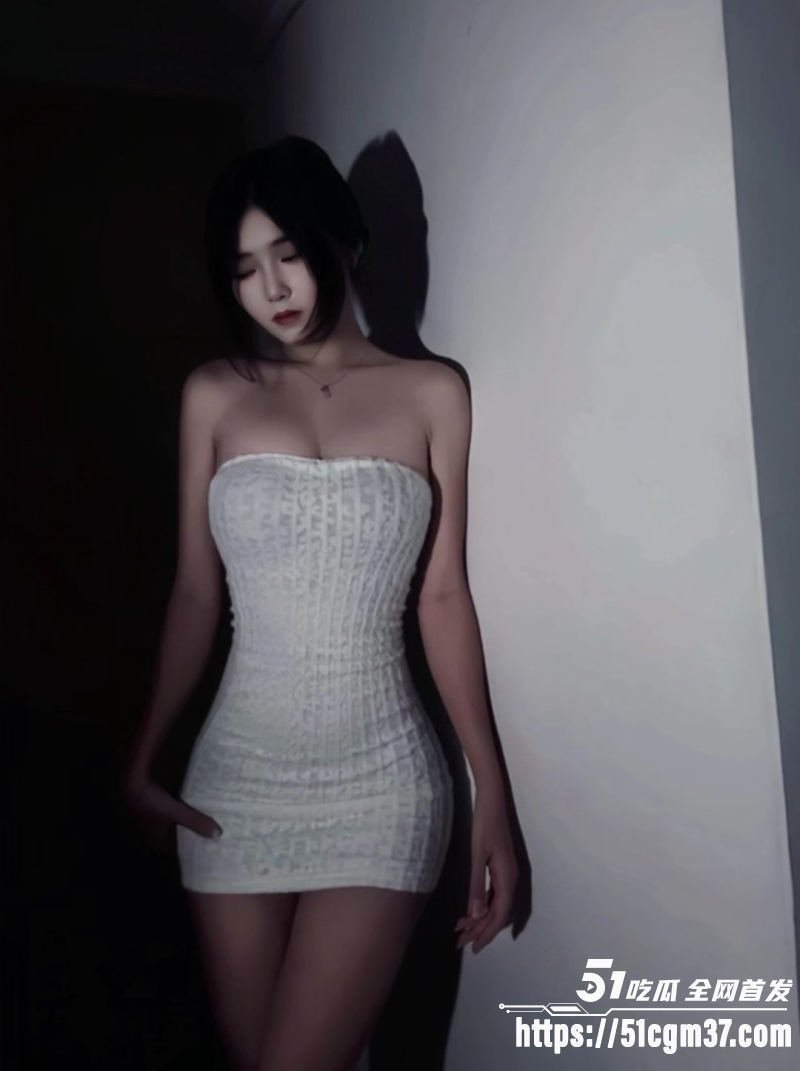 高颜小网美 自拍视频 18岁童颜巨乳疯狂揉奶  嫩指开逼诱惑满屏！