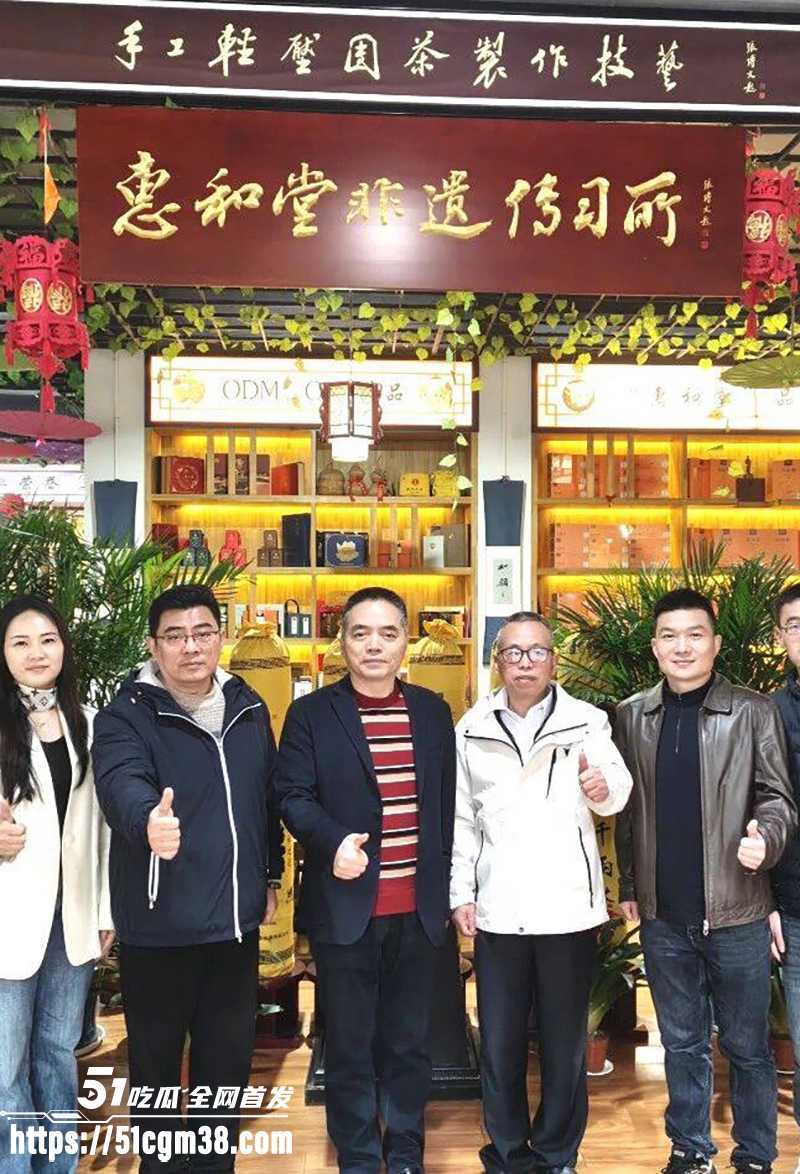 湖南医院教授 肖涛 误发晒屌照引出奸情 出轨人妻护士长被曝光淫拍