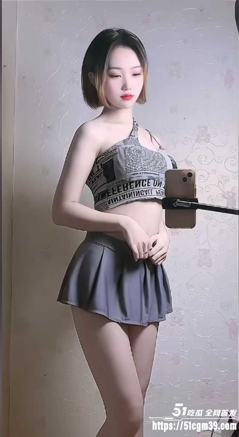 抖音反差女神 歪梨 性爱福利 情趣诱惑经期掰穴自慰 扣到满手鲜血浪叫不止！