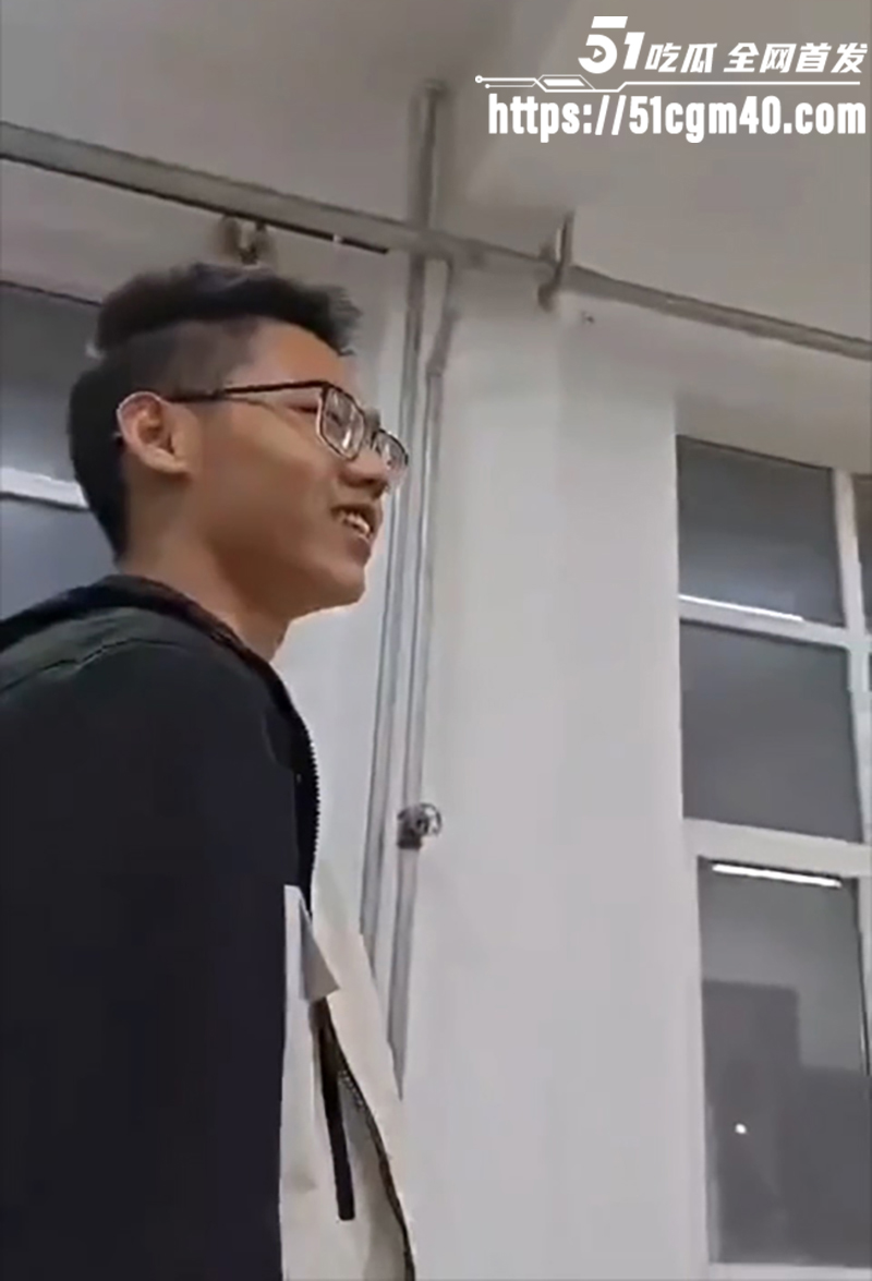 河北水利学院 中指哥 大闹课堂爆火 脑补被老师侮辱 激情狂怼被反喷