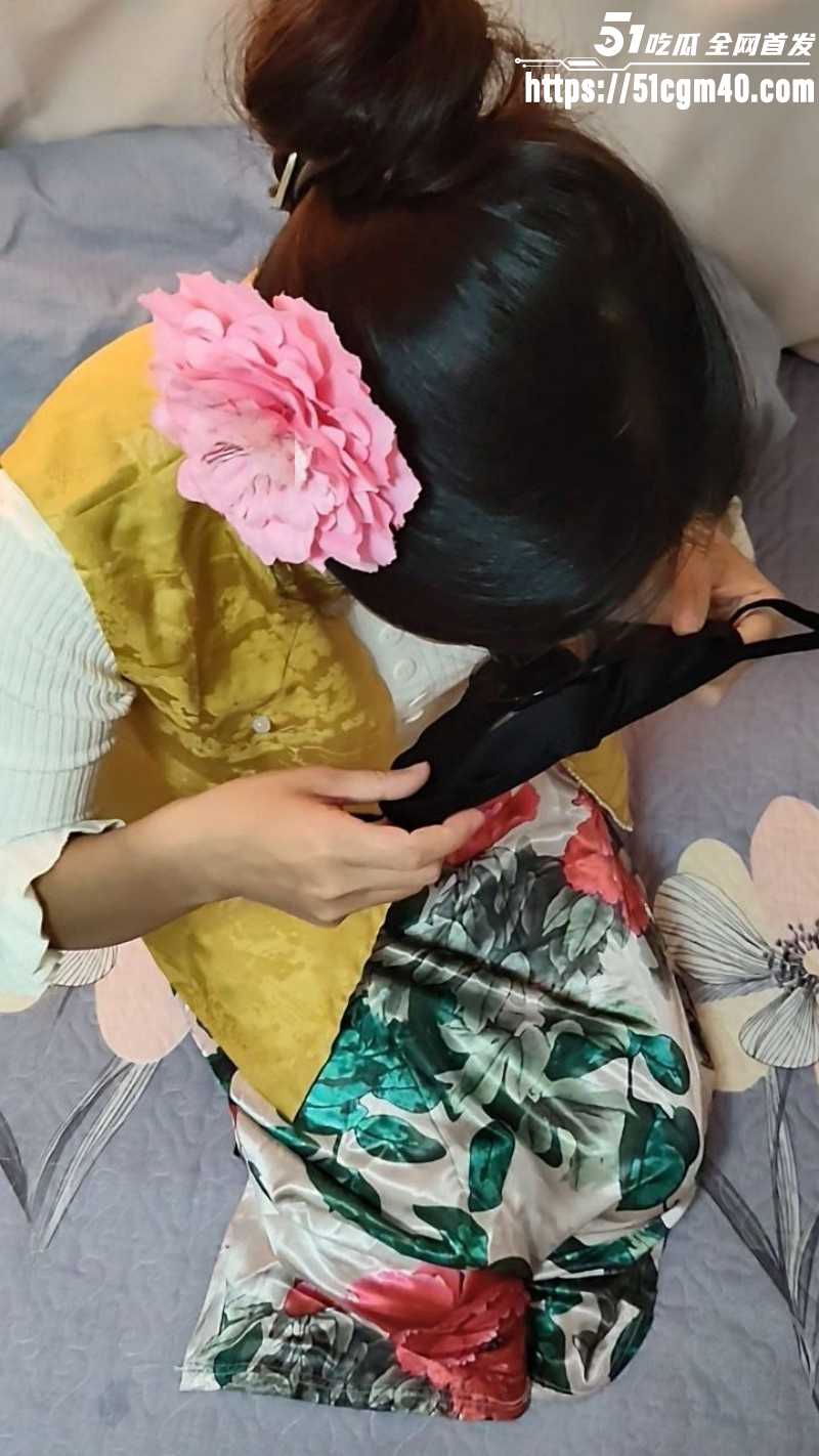 乱伦大神 相依为命的母子 妈妈的阴道总是令我无法自拔 侧入抽插爽到彻底沉沦！