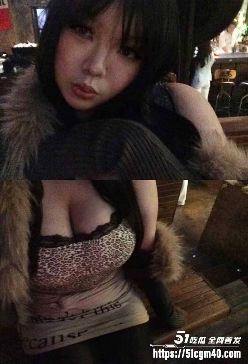 华夏理工F杯学妹 吴思宁 偷当福利姬捞金 露巨乳在线发骚求高潮