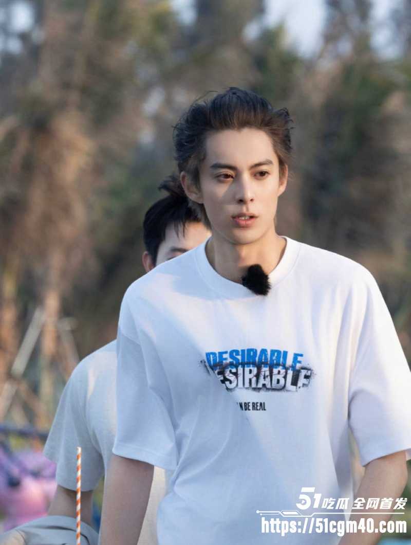 李明德亲自diss王鹤棣 精神小伙  2cm男模黑料锐评双重暴击 炸串王子人设崩塌！