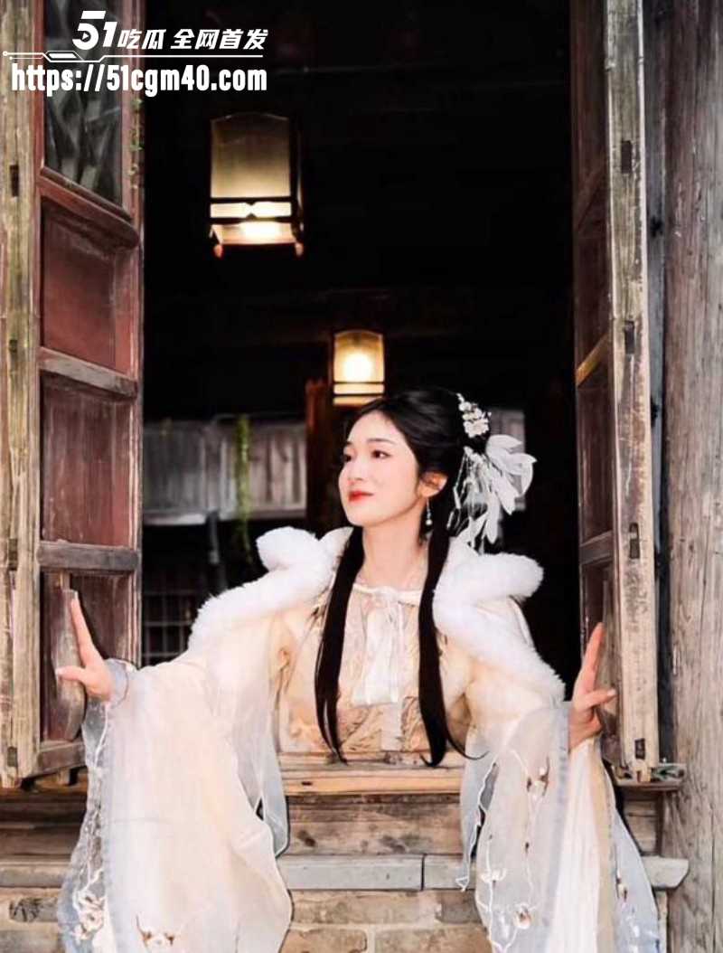 网络歌手 艾辰 立单身人设塌方实锤 被曝隐婚出轨操粉 大尺度聊天流出震碎三观！