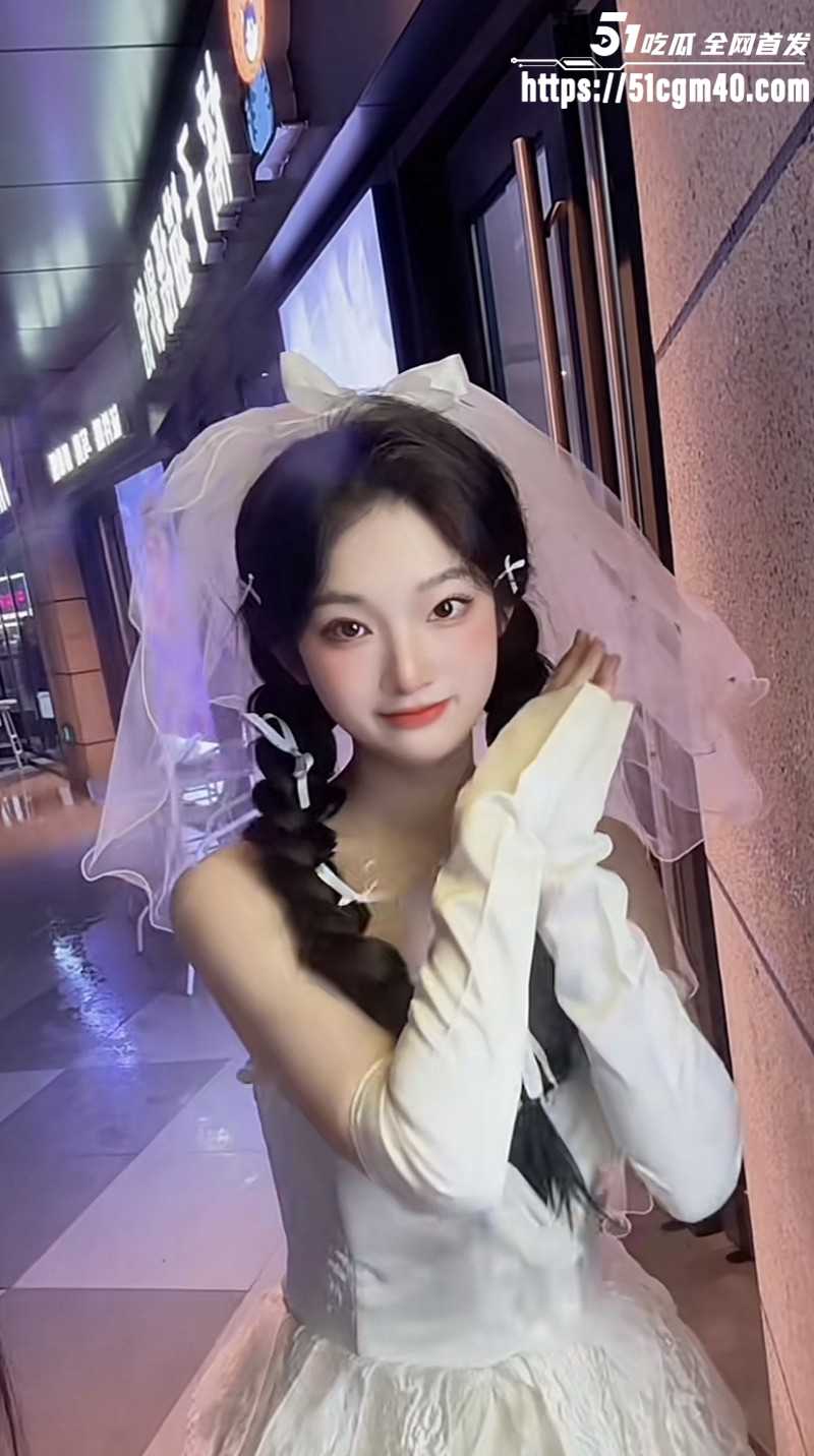 网络歌手 艾辰 立单身人设塌方实锤 被曝隐婚出轨操粉 大尺度聊天流出震碎三观！