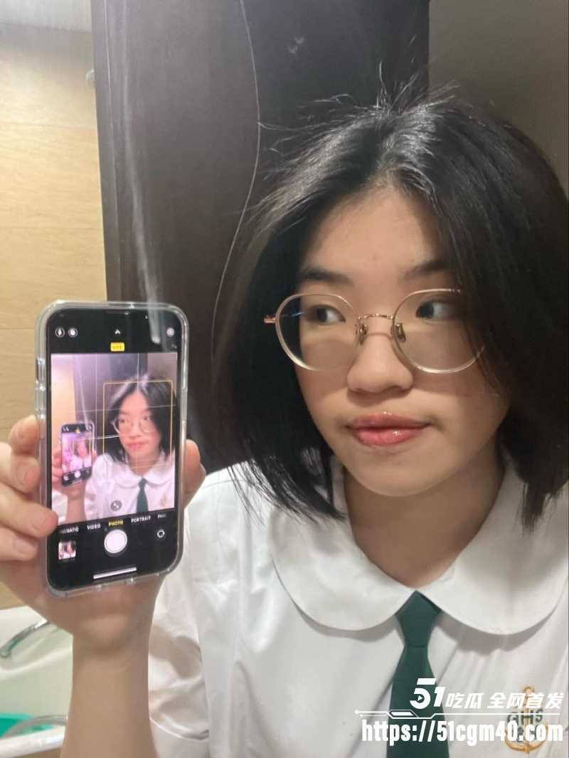 香港德望大一学妹 HayleyWong 被金主包养 后入猛打桩劲爆视频炸网 尺度超大