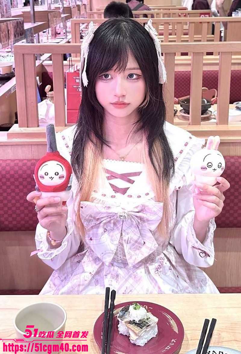  眼镜小甜妹 被大叔调教分享 乖巧配合被爆操 难得脸穴同框好资源 