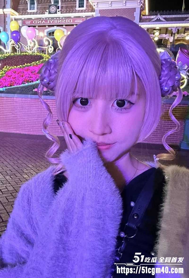  眼镜小甜妹 被大叔调教分享 乖巧配合被爆操 难得脸穴同框好资源 