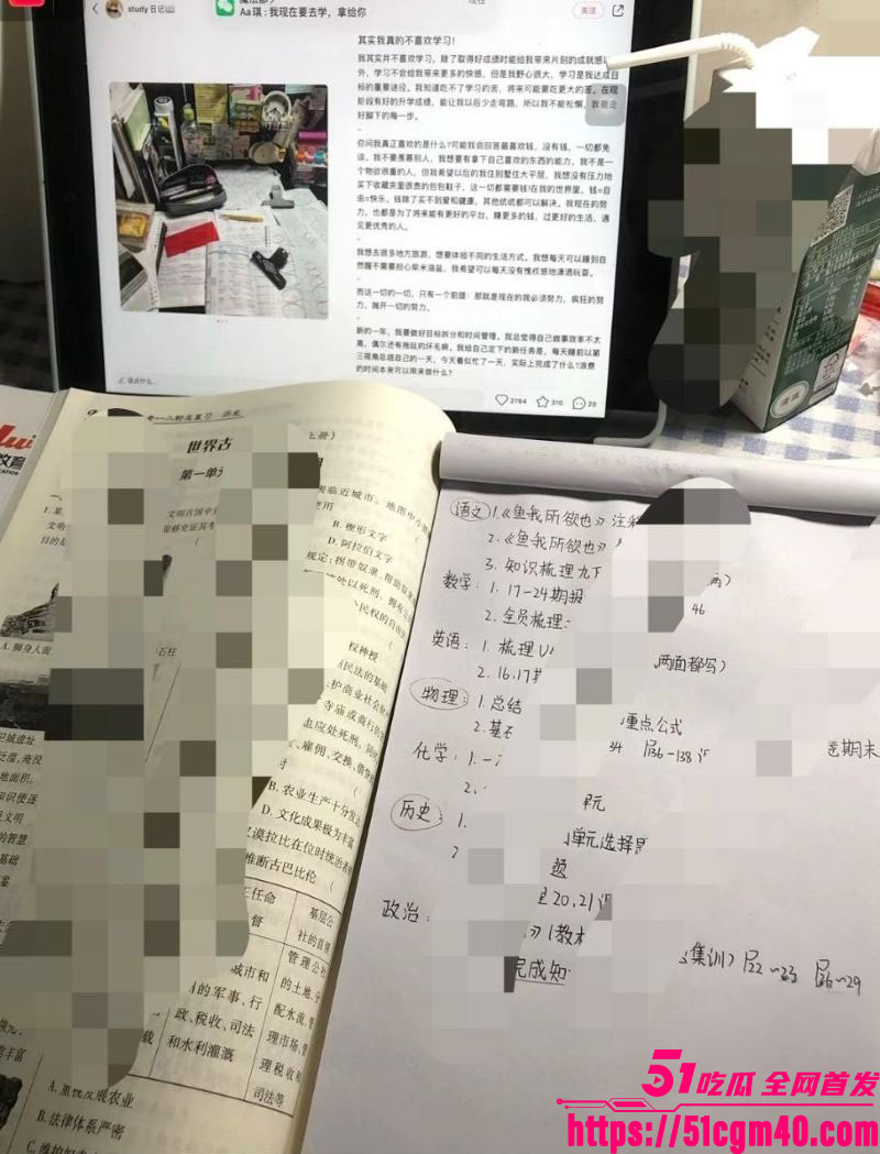 海角乱伦大神天天都想日我妈 解禁后的第一次 在床上干的骚妈抽搐！