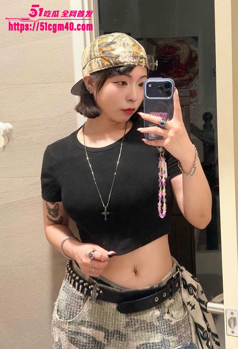 爆乳健身博主 逆 私会金主放纵一夜 跪舔肉棒骑乘摇奶 销魂蚀骨