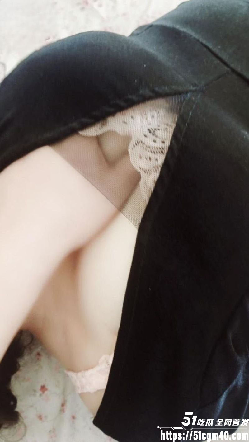 海角乱伦大神天天都想日我妈 解禁后的第一次 在床上干的骚妈抽搐！