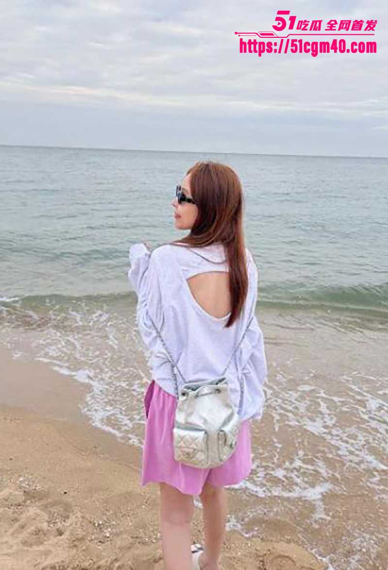 清纯网美 小美丸子 被金主无套调教 高撅肥臀特写淫水拉丝超刺激
