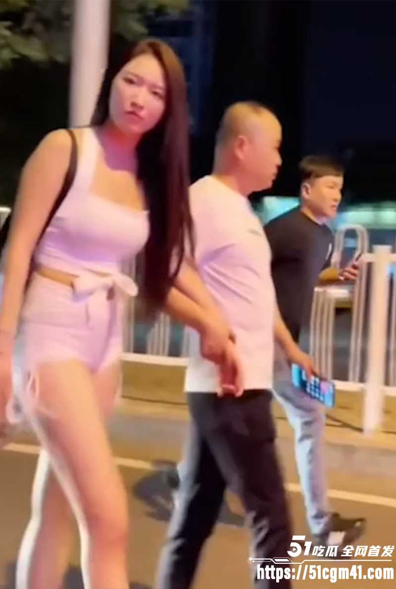 明星裸替网红 沈樵 近日回国 现身北京三里屯被众人围观 附带全裸写真福利！