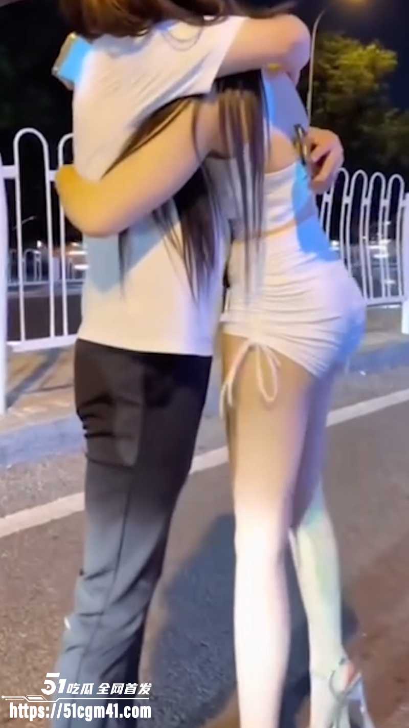 明星裸替网红 沈樵 近日回国 现身北京三里屯被众人围观 附带全裸写真福利！
