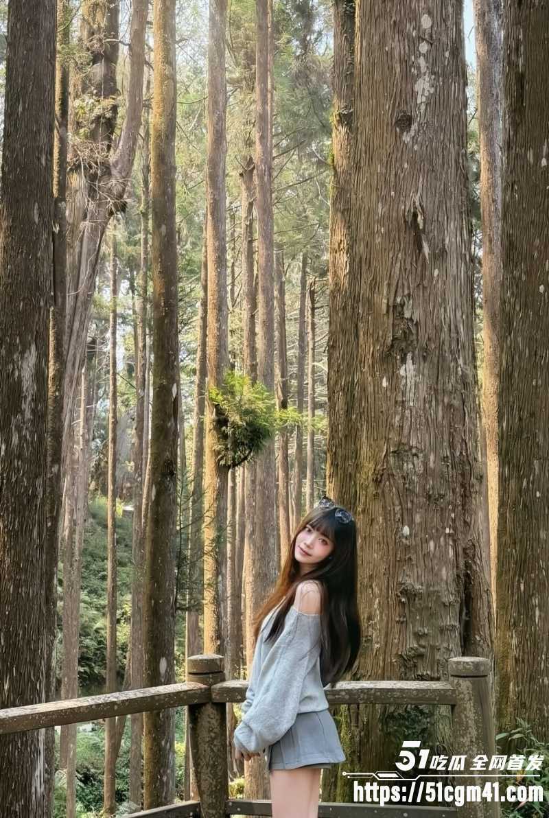 高颜值齐刘海美甲师 喆玲 露脸自拍做爱 趴床深喉吞吐 骑乘摇奶销魂入骨！