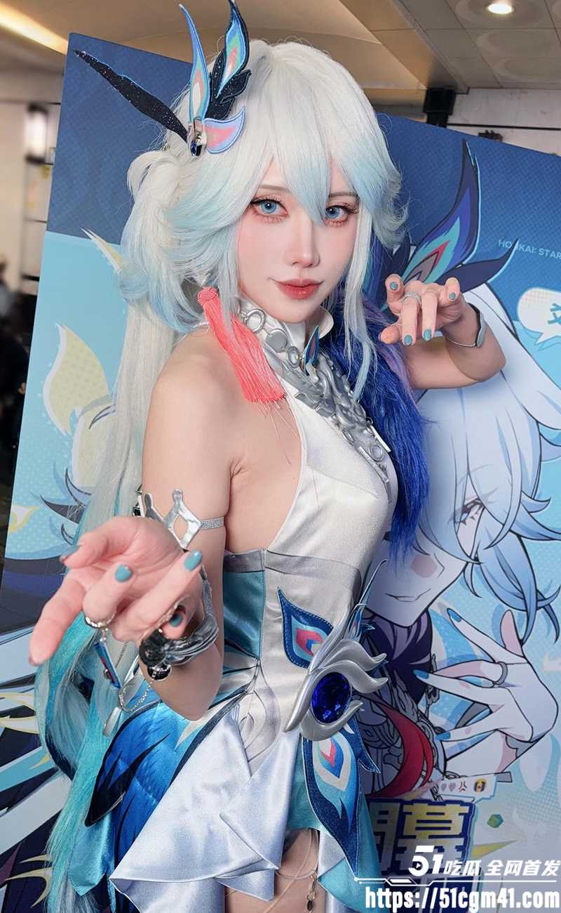 抖音网红 柔柔呱 cos鸣潮双女神 蓝发白虎一线天 掰开肉穴被巨龙入洞 酥软腰肢太刺激！