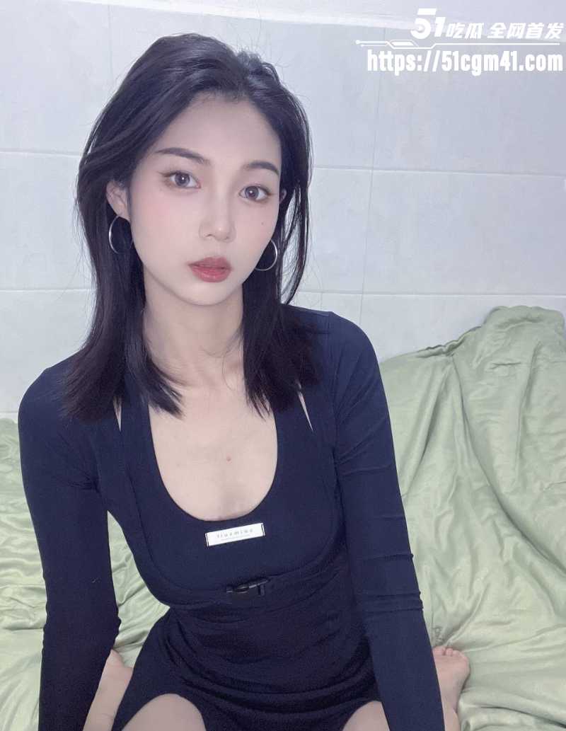 大三母狗 乔知微 私密自拍 大秀雾浴媚姿 水流冲刷粉嫩乳尖 尽显浴间春色！