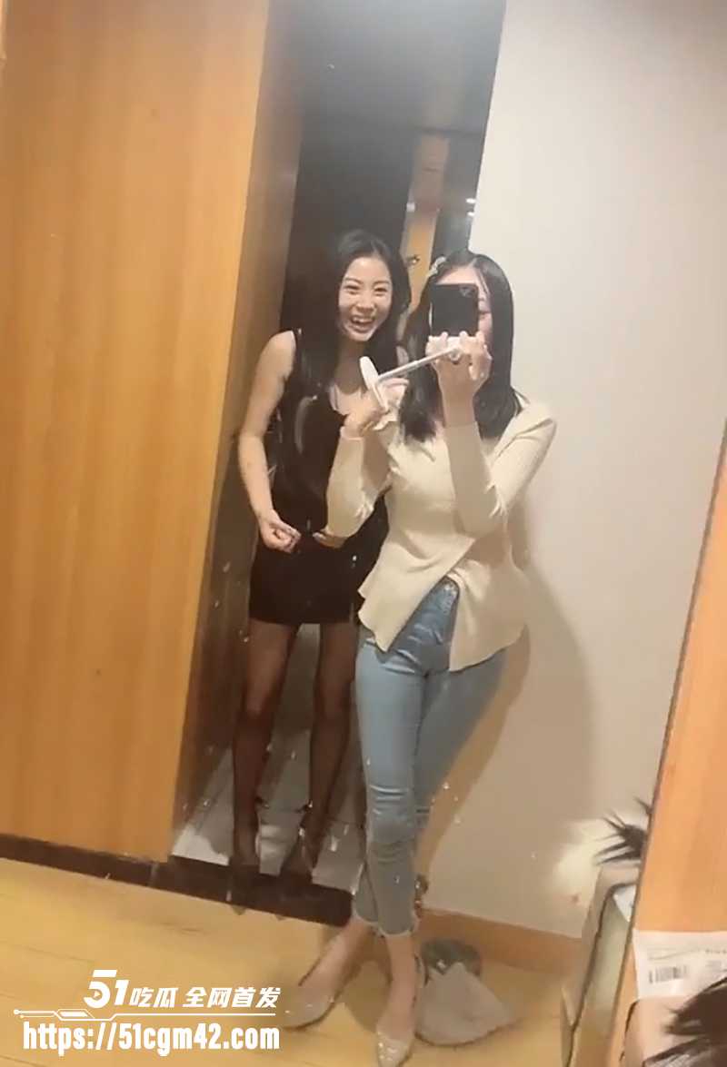 极品姐妹花双飞直播合集 主人肉棒来回切换猛插 全程露脸无码怼拍