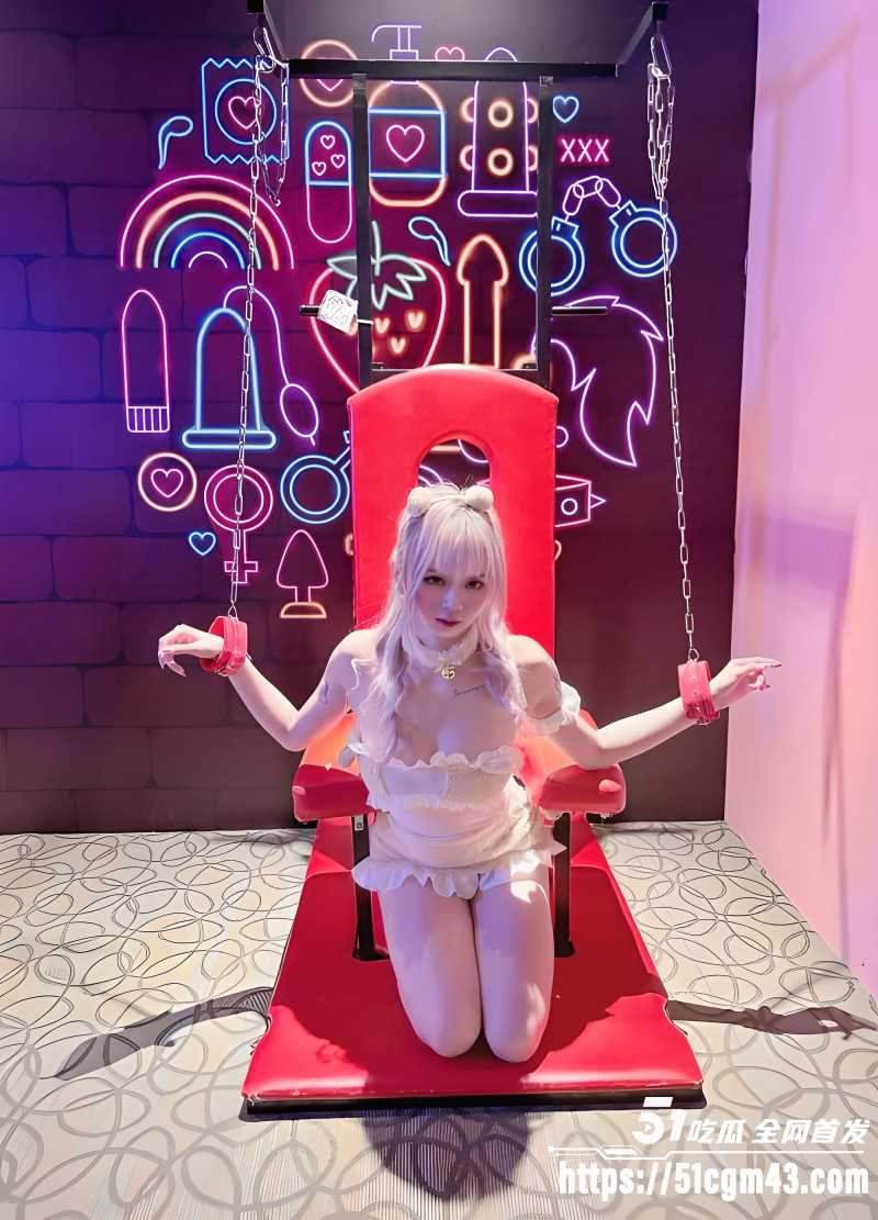 超高颜值模特与约炮大神私拍露脸视频曝光  深喉口爆 站立打桩后入 狂操到腿软！