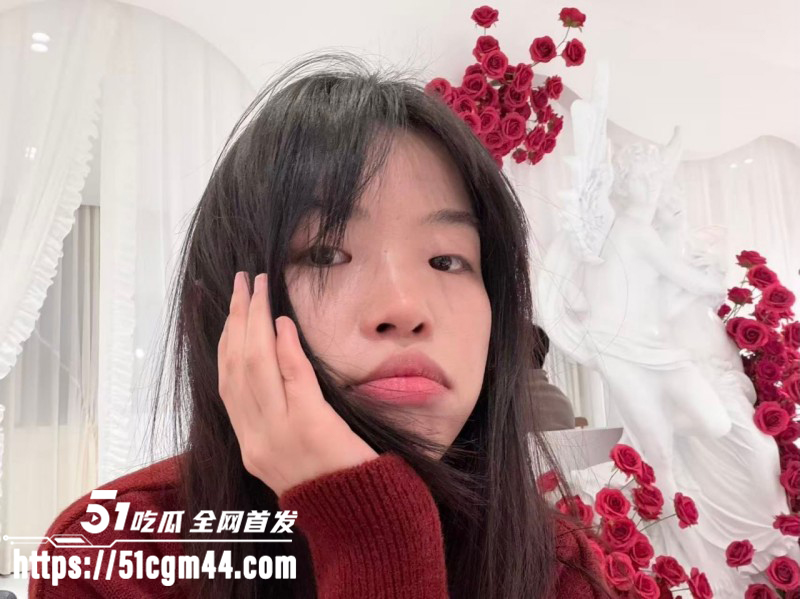 西澳大学IT留学生 被女友联合闺蜜曝光 隔空对线大骂农村狗 女友与金主同居私拍流出！