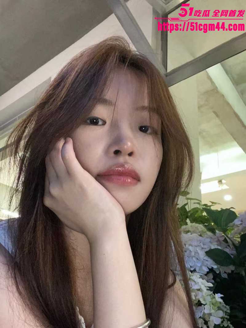 西澳大学IT留学生 被女友联合闺蜜曝光 隔空对线大骂农村狗 女友与金主同居私拍流出！