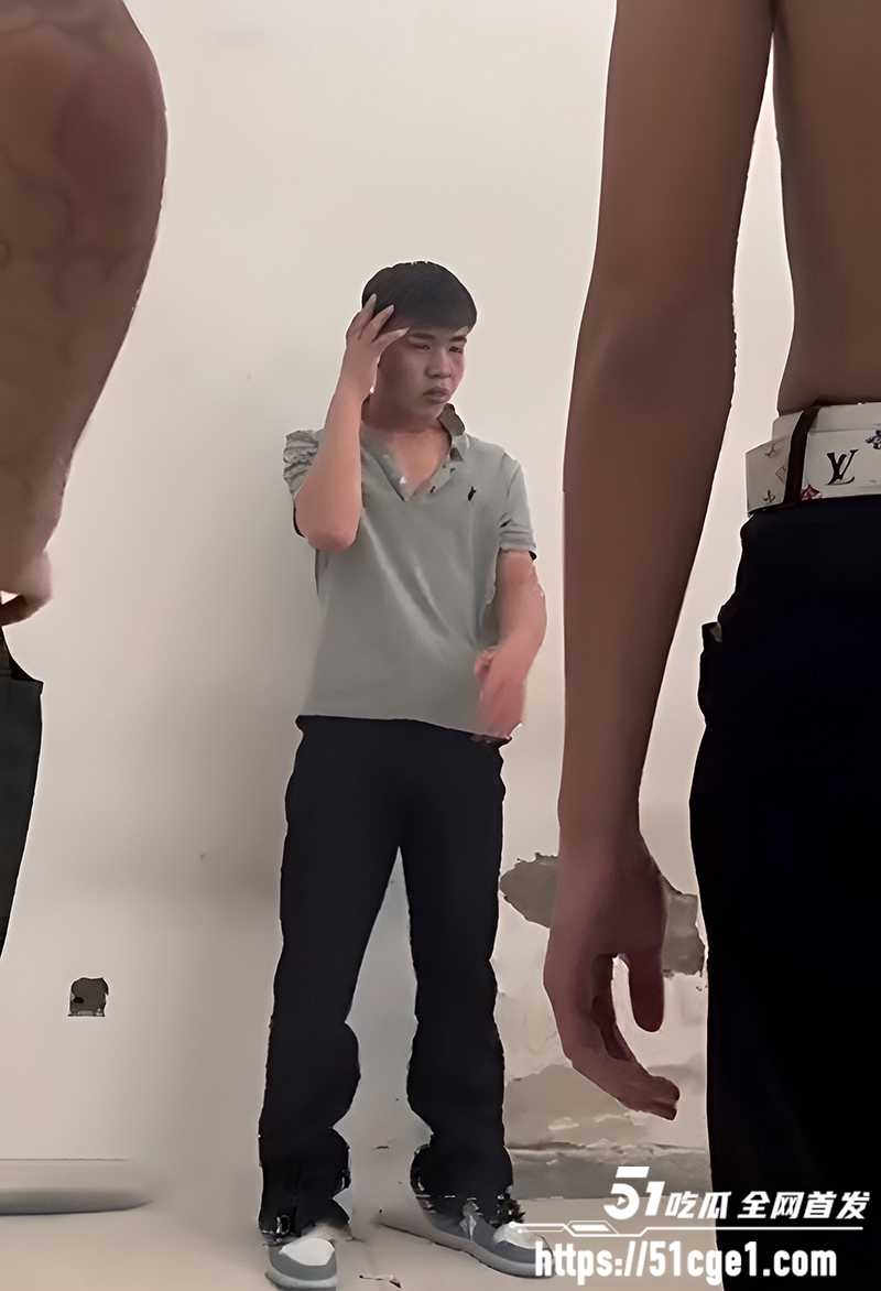 校园霸凌屡禁不止 赤峰体校多人围殴一男生 脚踢掌掴逼其狗爬 现场视频让人愤慨