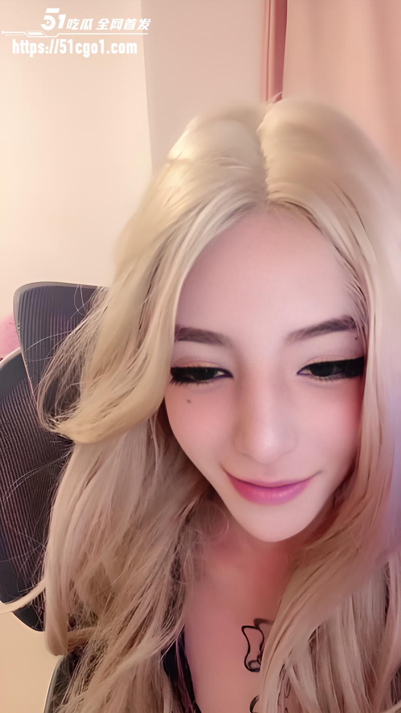 金发骚货 不知名生物 直播大秀 花胸纹身性感身躯激情诱惑 巨乳摇晃叫声超甜