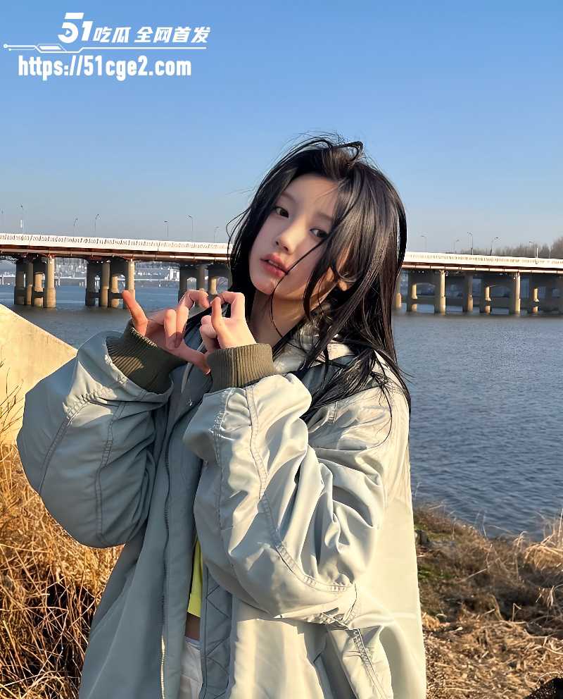 韩国ILLIT女团成员 李沅禧 与金主性爱私拍流出 美艳尤物放荡索精 颜射满面释放淫欲！