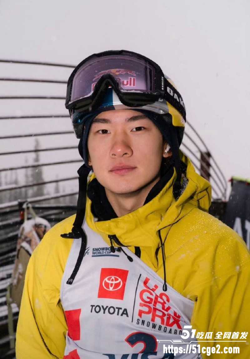 冬奥冠军 苏翊鸣 与朱易分手无缝链接 秒换对象上海白富美周子玄 性爱视频被扒出！