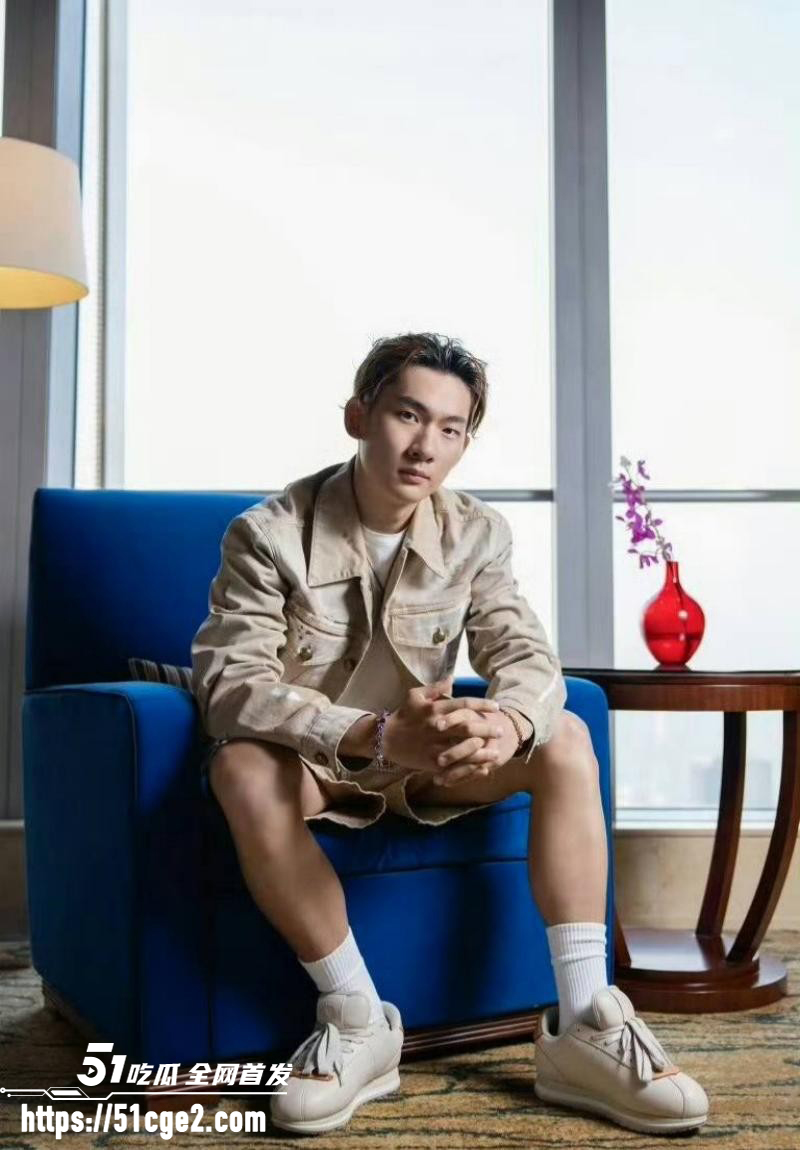 冬奥冠军 苏翊鸣 与朱易分手无缝链接 秒换对象上海白富美周子玄 性爱视频被扒出！