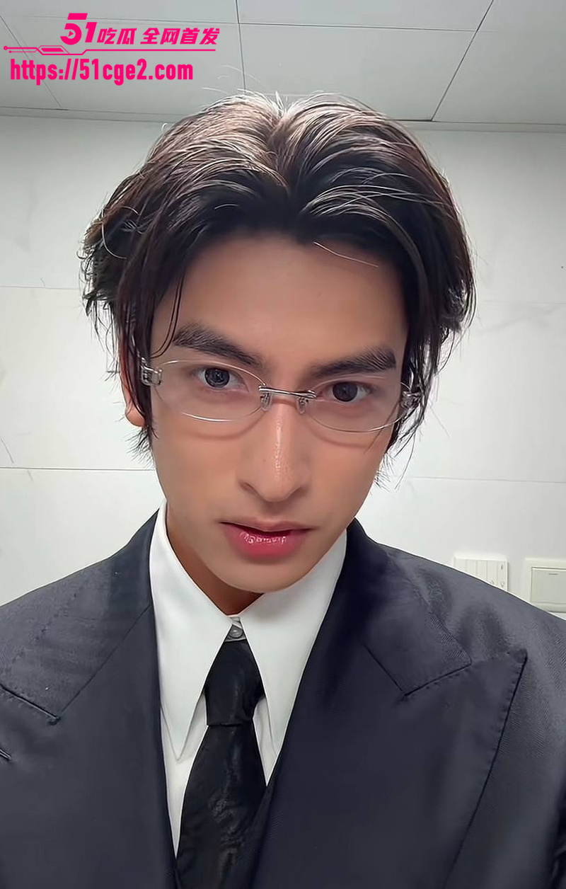 抖音网红 方圆同框泡澡的山羊 曾因泡澡约会引发热议 如今共进晚餐暧昧十足