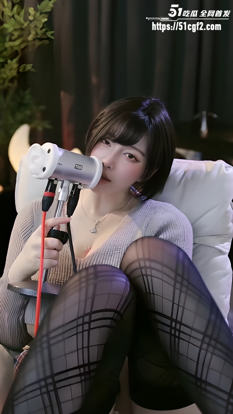 福利姬圈炸锅了 B站ASMR擦边头牌 一色雨和一条小糖糖 俩鸡相斗互撕内卷